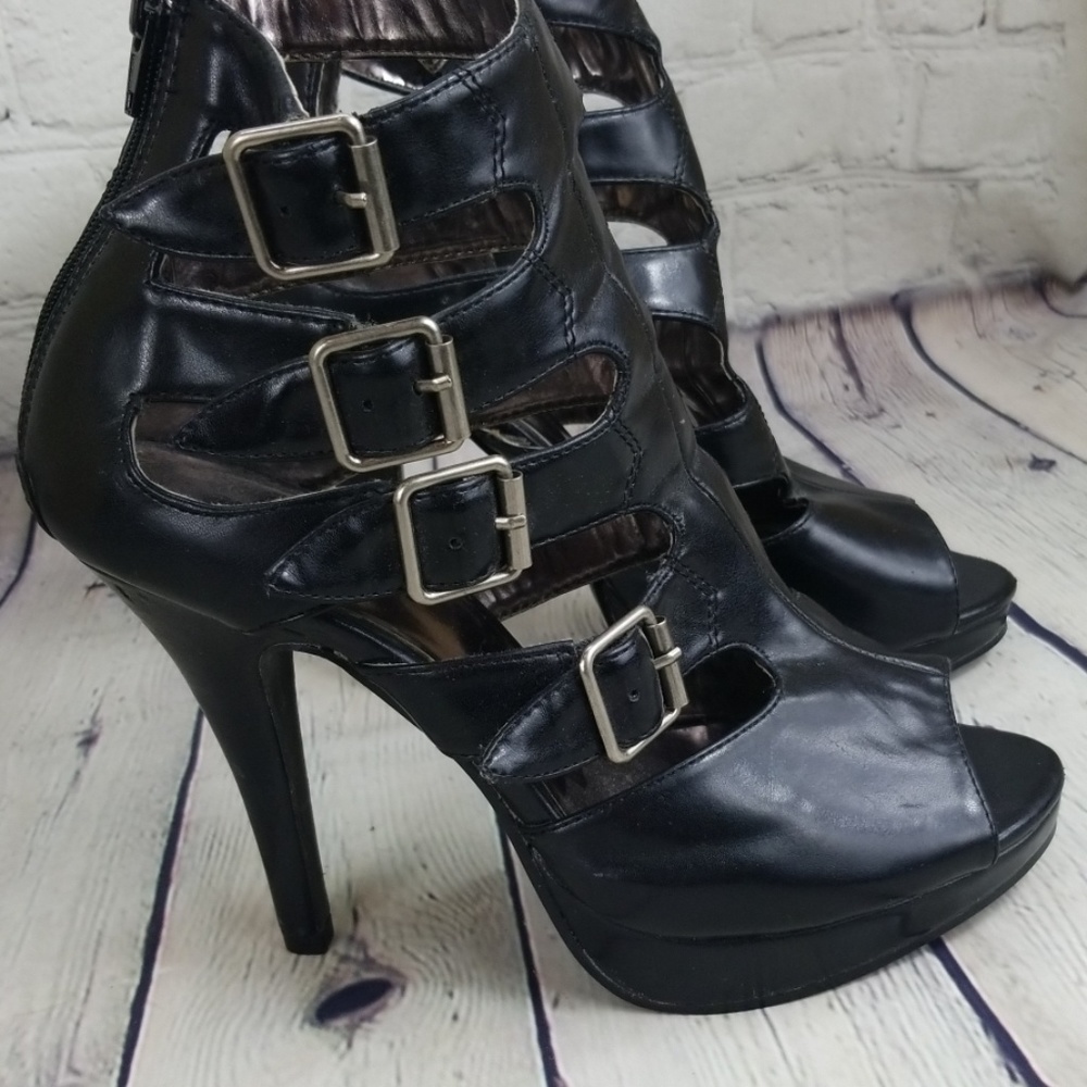 COPY - Buckled stilettos